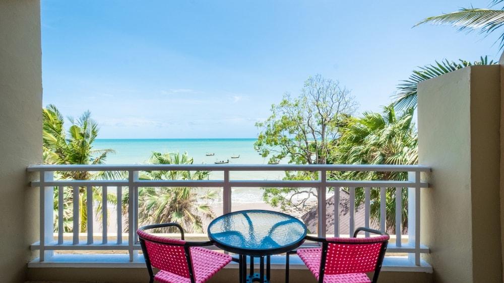 Royal Phala Cliff Beach Resort Ban Chang  Exterior photo