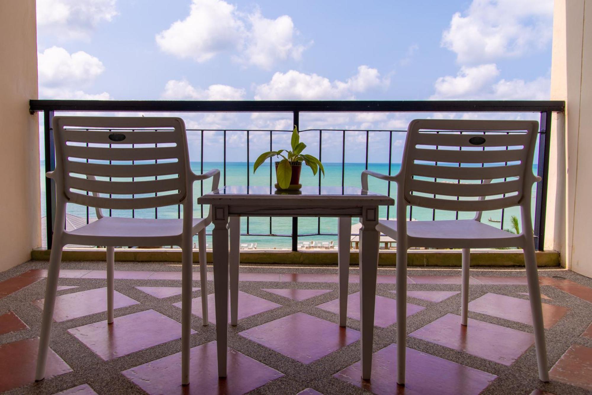 Royal Phala Cliff Beach Resort Ban Chang  Exterior photo